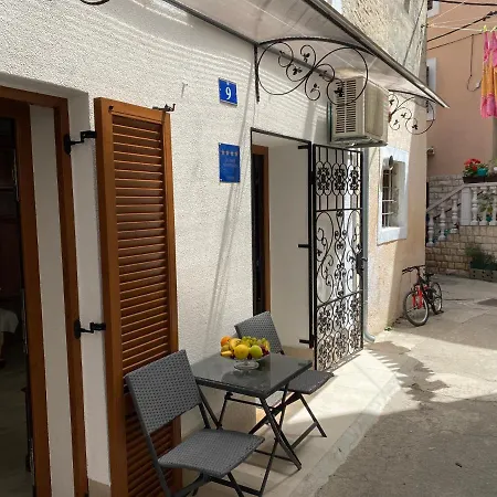 San Nicolo Apartment *